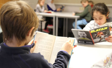 Elev som leser
