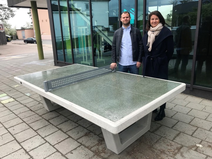 Tusen takk til HFAU og Lions Club Oslo Høybråten for det flotte bordtennisbordet! Tusen takk til HFAU og Lions Club Oslo Høybråten for det flotte bordtennisbordet!