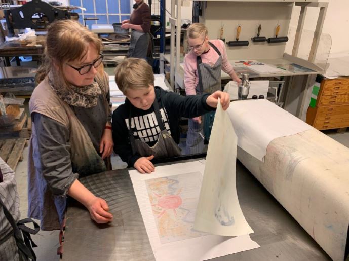 Norske Grafikeres Verksted – klargjøring for trykk (foto: Hanne)